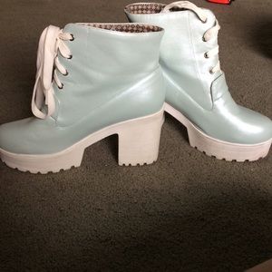 BLUE AND WHITE HEEL ANKLE BOOTS